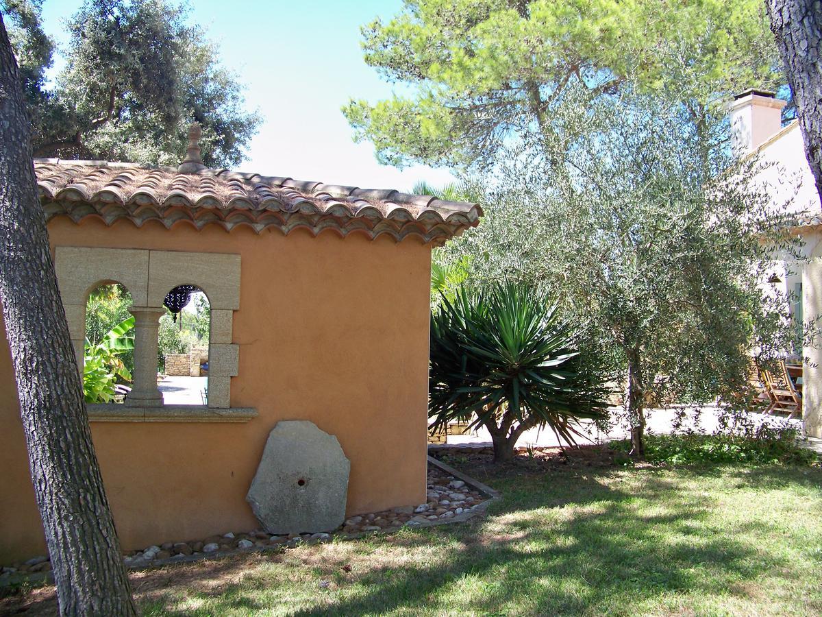 Sous Les Pins Bed & Breakfast Nages-et-Solorgues Exterior foto