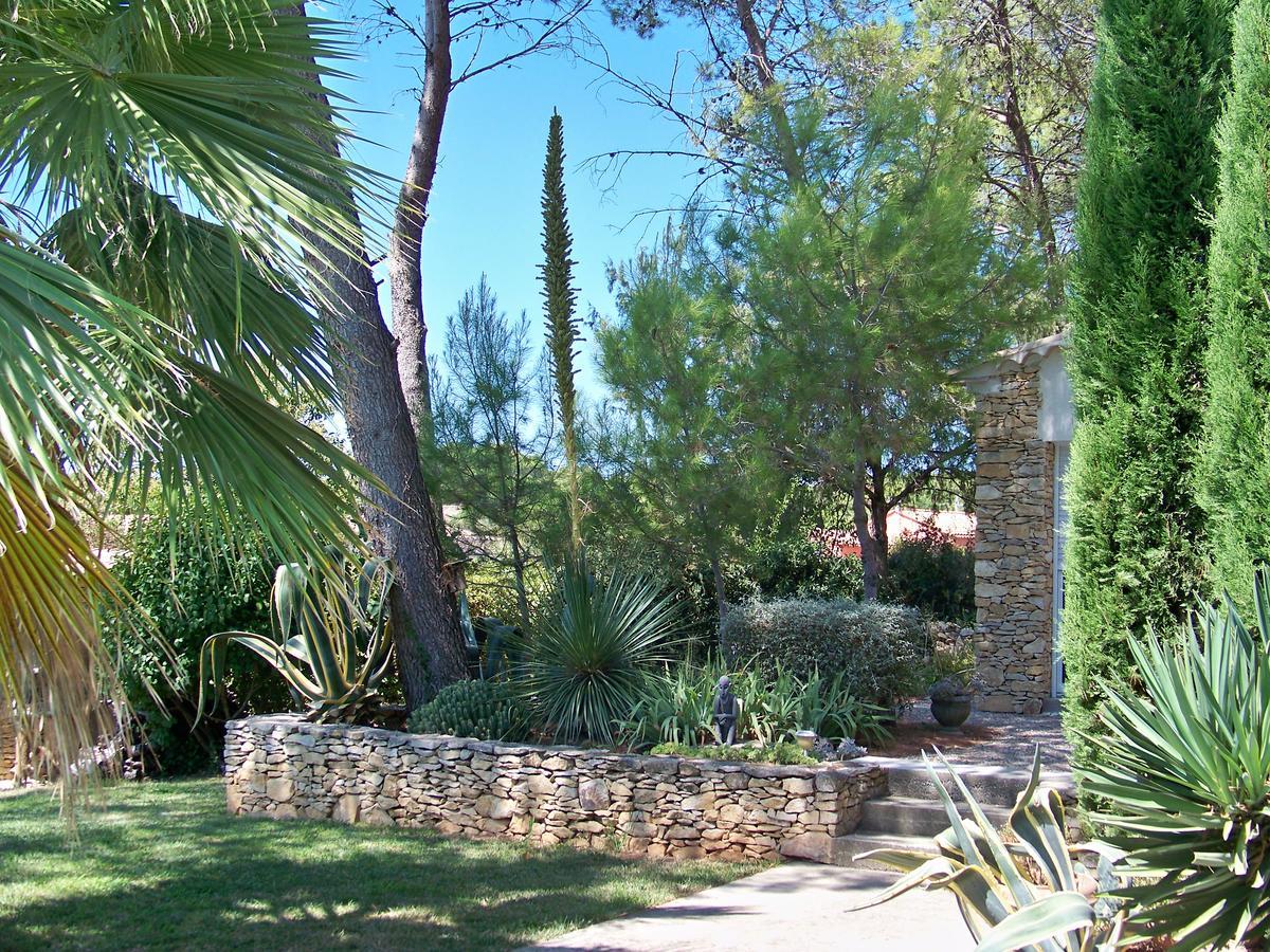 Sous Les Pins Bed & Breakfast Nages-et-Solorgues Exterior foto