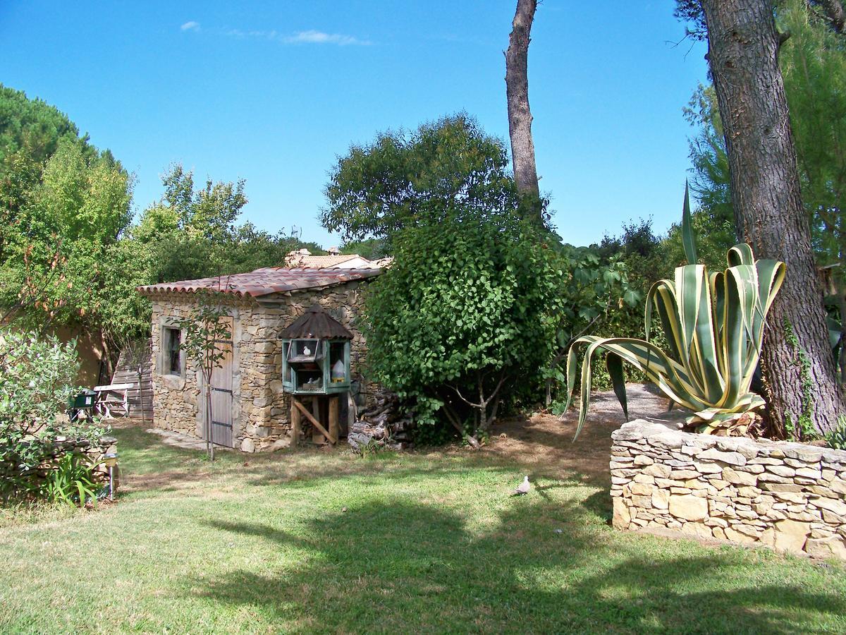 Sous Les Pins Bed & Breakfast Nages-et-Solorgues Exterior foto